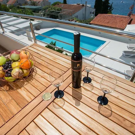 Charming Modern House With The New Swimming Pool - Maya 2 Apartment